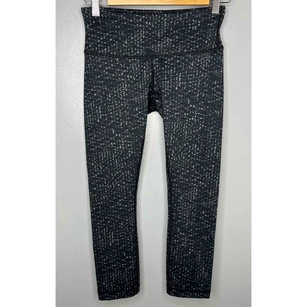 LULULEMON Samba Snake Battleship Black Wunder Under Crop III